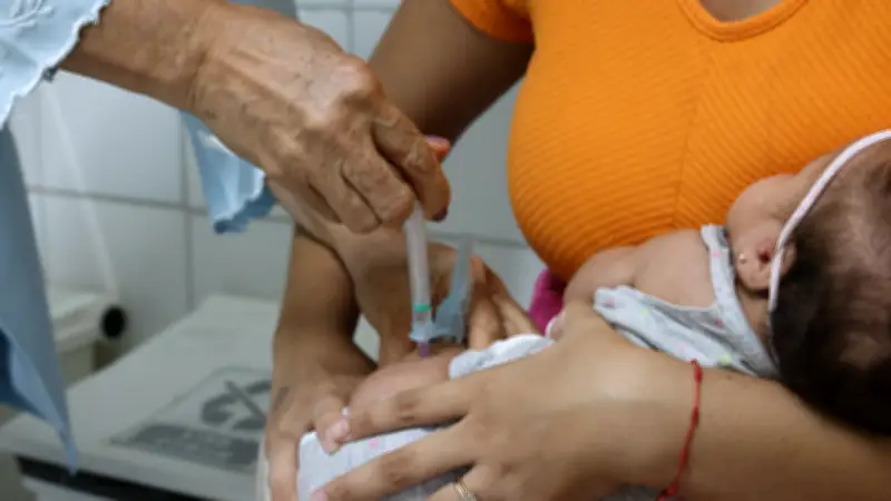 Fortaleza inicia vacinação com Pneumo 20 contra pneumonia e meningite
