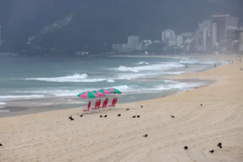 Frente fria mantém chuva no Rio, SP e MG; geada persiste no Sul