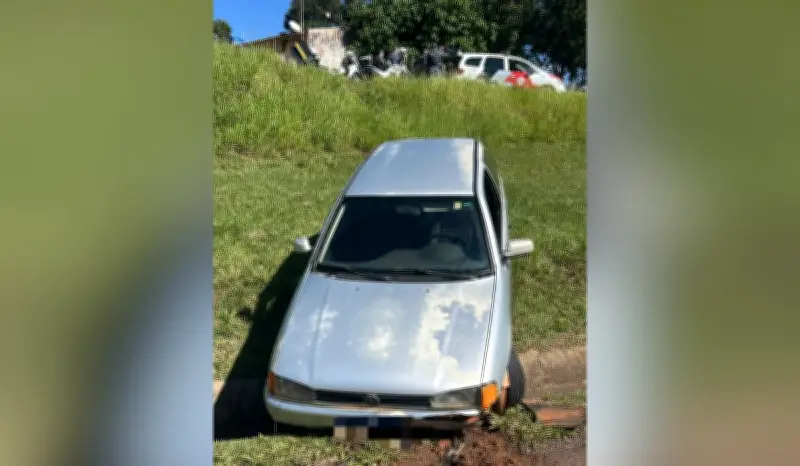 Fuga com carro furtado termina em batida e prisão em Dracena