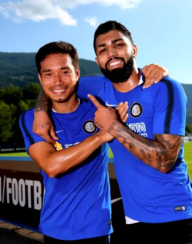 Gabigol posta foto com Nagatomo após Japão ser adversário do Brasil na Copa