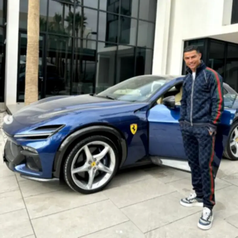 Garagem de Cristiano Ronaldo vale mais de R$ 100 milhões e tem carros raros