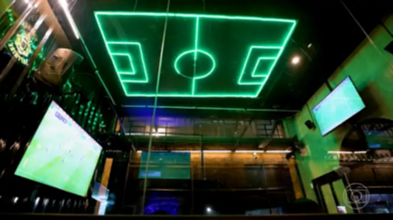 Gastrobar temático de futebol fatura R$ 1,5 milhão em SP com drinks de Messi e CR7