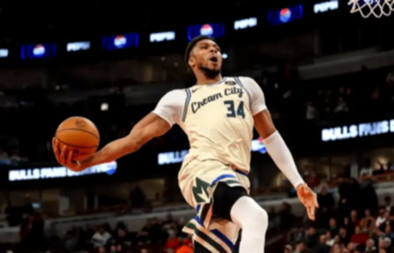 Giannis Antetokounmpo trocado pelo Bucks para o Miami Heat