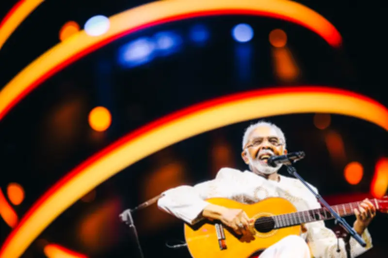 Gilberto Gil ganha 'Tempo Rei — Ao vivo' de presente nos 84 anos
