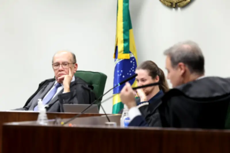 Gilmar Mendes alerta Lula sobre críticas ao STF e eleições