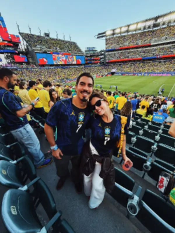 Giovanna Lancellotti e Gabriel David torcem pelo Brasil na Copa