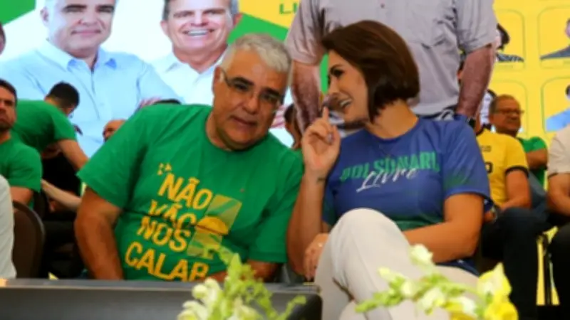 Girão agradece apoio de Michelle Bolsonaro após racha com Flávio no Ceará