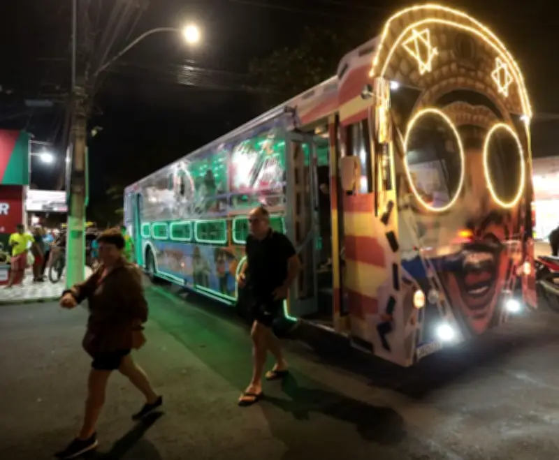 Gonzagão Itinerante: ônibus temático leva turistas à Rua São João em Aracaju