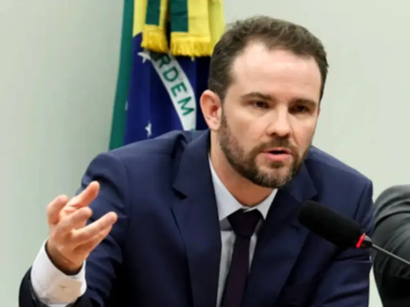 Governo brasileiro descarta negociar Pix com os EUA após críticas comerciais