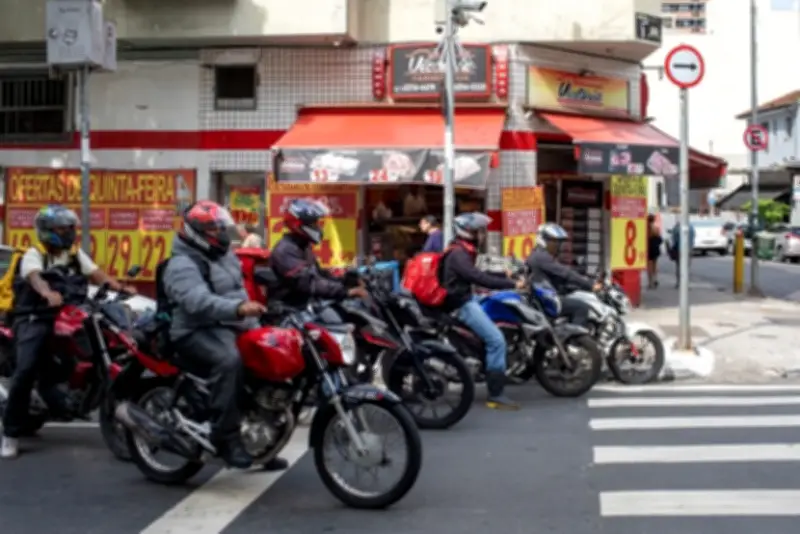 Governo Lula anuncia crédito de R$ 4 bi para entregadores de moto