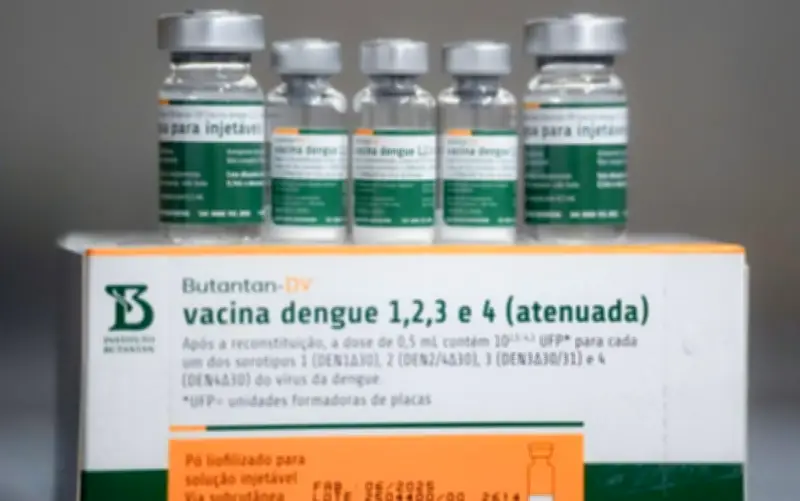 Governo suspende vacinação contra a dengue após mortes suspeitas