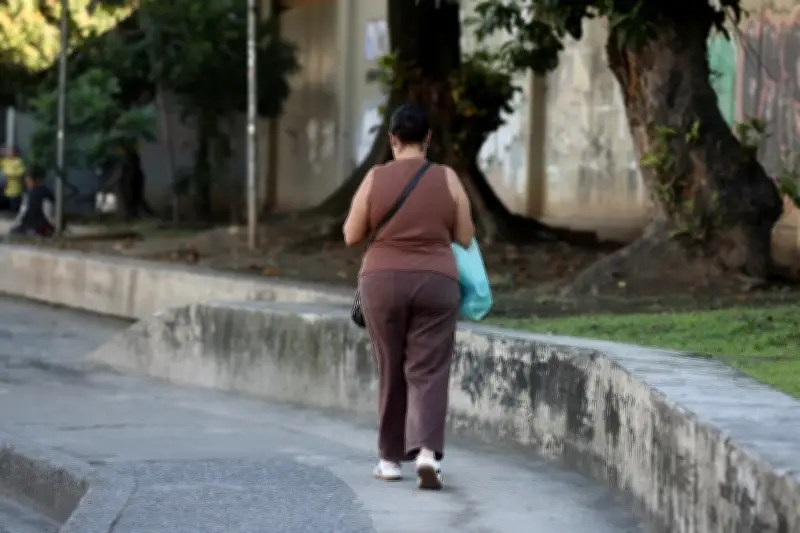 Greve de ônibus no Rio: mulher desiste de ir trabalhar após 2h de espera