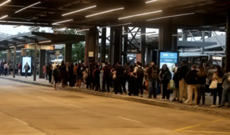 Greve dos rodoviários no Rio: caos e longas filas na volta para casa