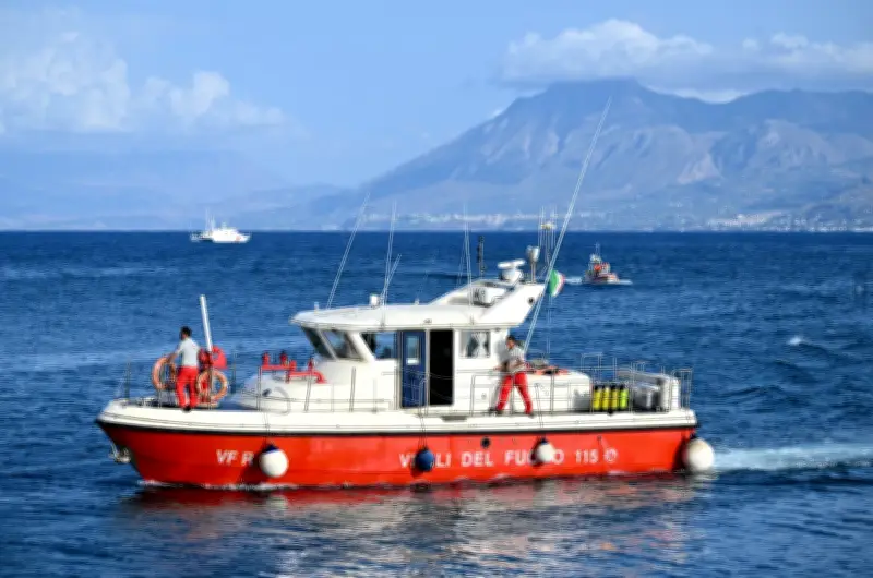 Guarda costeira italiana recupera corpos de 10 imigrantes em naufrágio perto de Malta