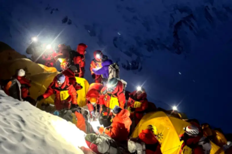 Guia desaparecido no Everest é encontrado vivo após seis dias