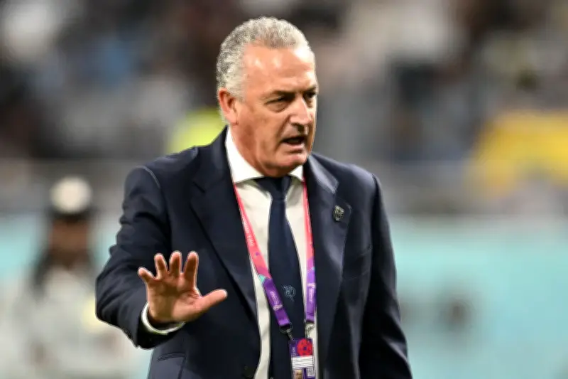 Gustavo Alfaro critica Fifa: 'Copa virou produto para poucos'