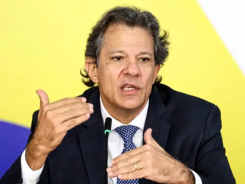 Haddad critica sigilo em aditivos de contratos do metrô de SP
