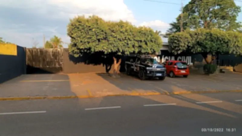 Homem agride companheira com bebê no colo em praça de pedágio em MS