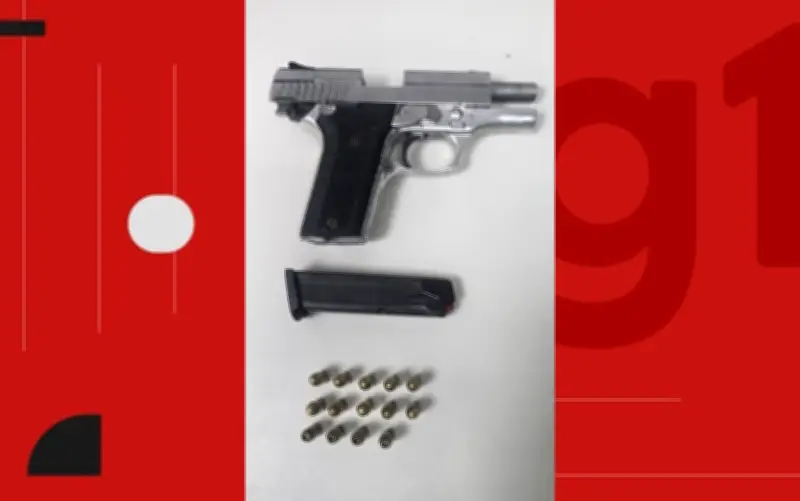 Homem aponta pistola para PMs em festa paredão e é preso em Feira de Santana