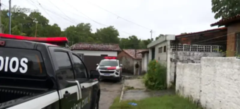 Homem com marcas de tiros é encontrado em Cabedelo