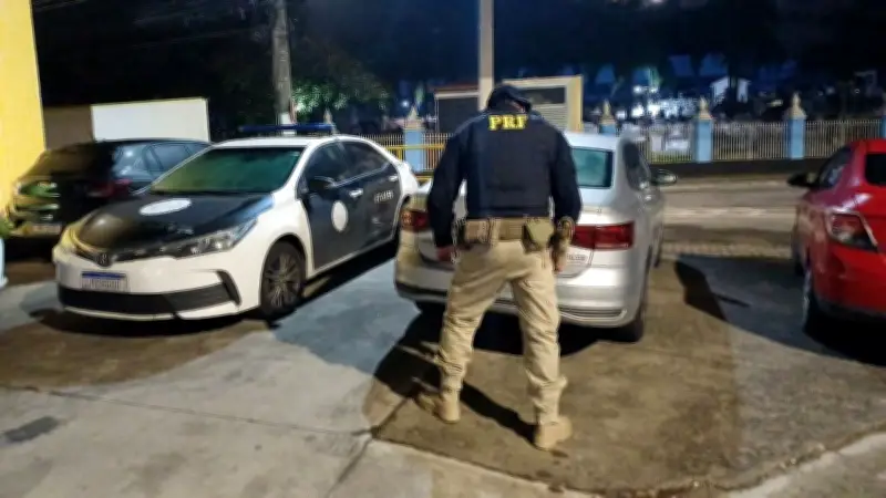 Homem detido com carro alugado não devolvido há 3 anos na Via Dutra