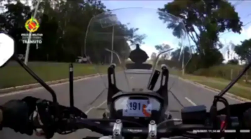 Homem foge de abordagem policial e atinge 200 km/h em moto no DF