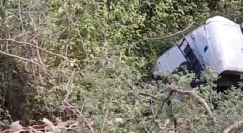 Homem morre ao tombar carreta na BR-230 no Sertão da Paraíba