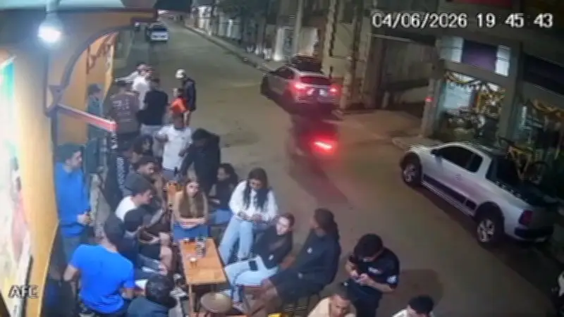 Homem morre atropelado por moto ao atravessar rua em Alvinópolis (MG)