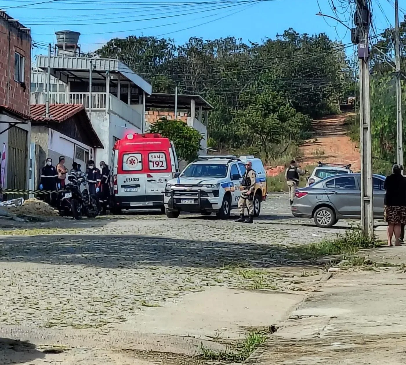 Homem morre baleado e dois ficam feridos em Divinópolis; carro suspeito é encontrado incendiado
