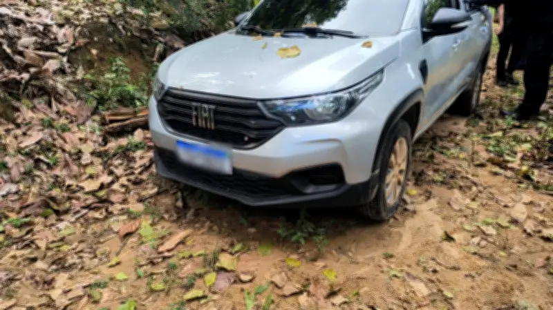 Homem morto a facadas dentro de carro abandonado no sul da Bahia