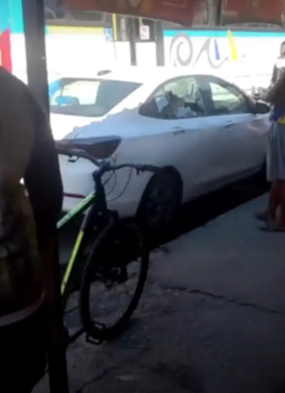 Homem morto a tiros dentro de carro em Realengo, Zona Oeste do Rio