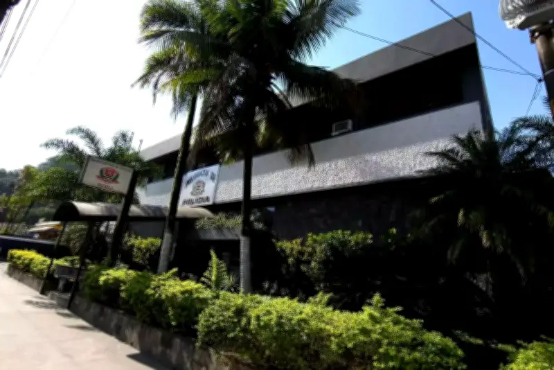 Homem é preso ao agredir ex-companheira e danificar apartamento em Guarujá