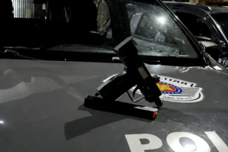 Homem preso com submetralhadora do Exército em Taubaté