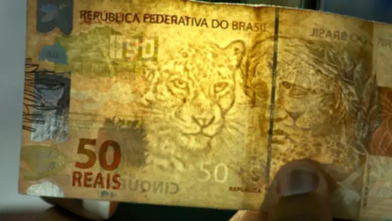 Homem é preso em SP por comprar R$ 500 em notas falsas pela internet