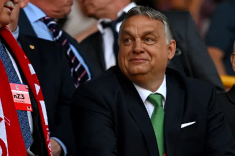 Hungria limita mandato de premiê a 8 anos e barra Orbán