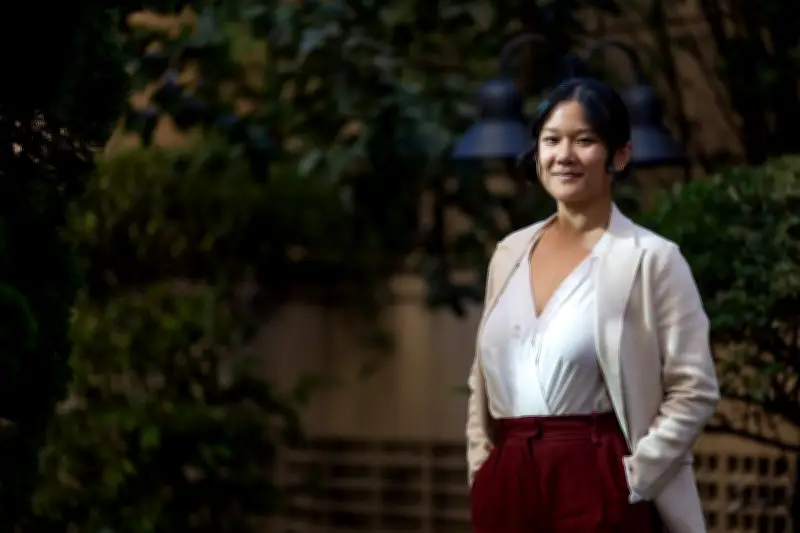 'IA não é compatível com a democracia', diz pesquisadora Karen Hao