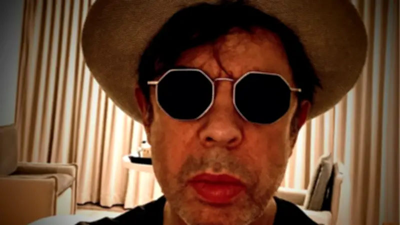 Ian McCulloch, vocalista do Echo & the Bunnymen, sofre acidente de carro