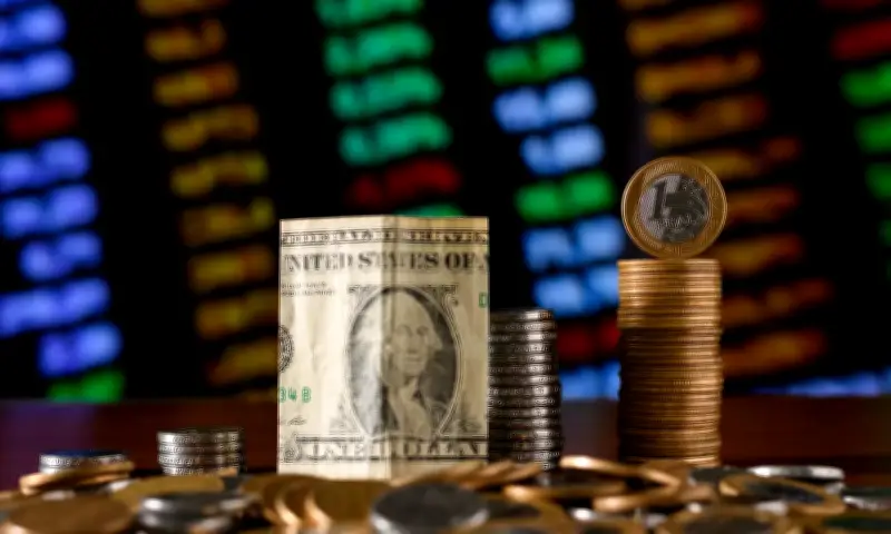 Ibovespa fecha em alta com Trump sobre acordo com Irã; dólar cai