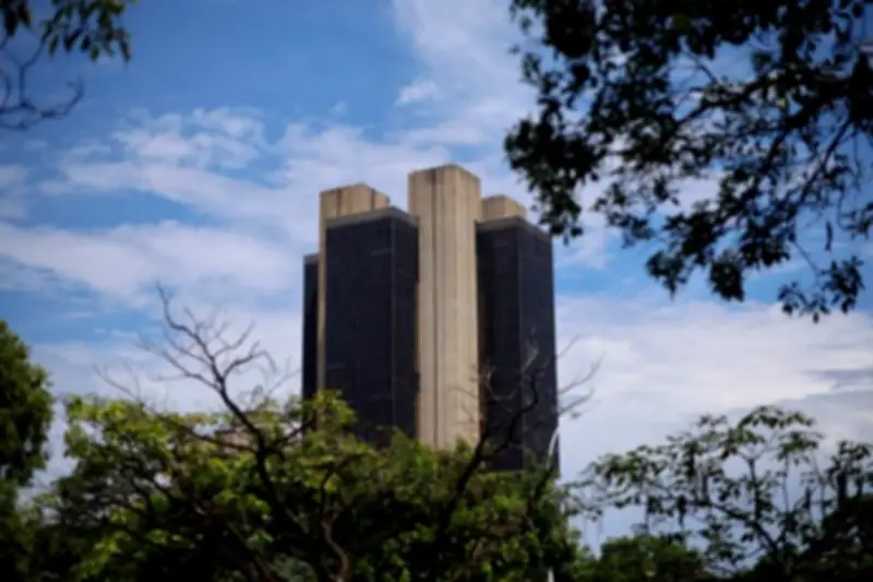 Ibovespa sobe com exterior; PF bloqueia R$ 670 mi de Edir Macedo