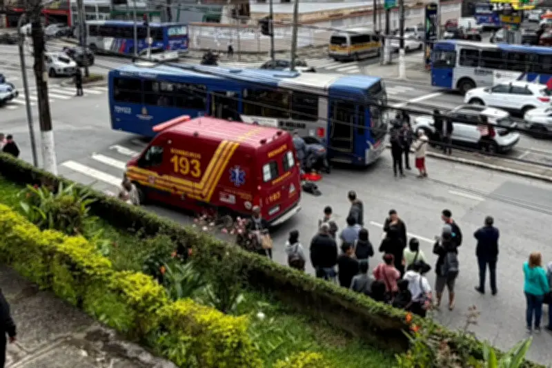 Idosa de 79 anos tem perna amputada após ser atropelada por ônibus em SP