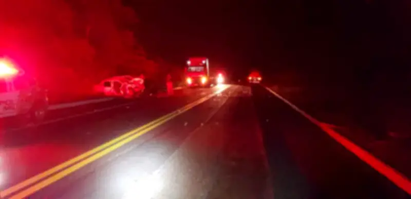Idosa morre em acidente entre moto e carro na BR-407, em Picos (PI)
