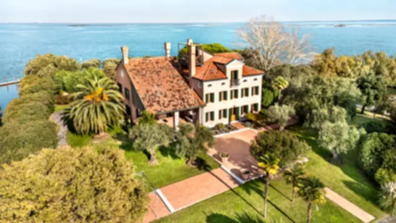 Ilha privada de herdeiro da Swarovski à venda em Veneza por R$ 131 mi