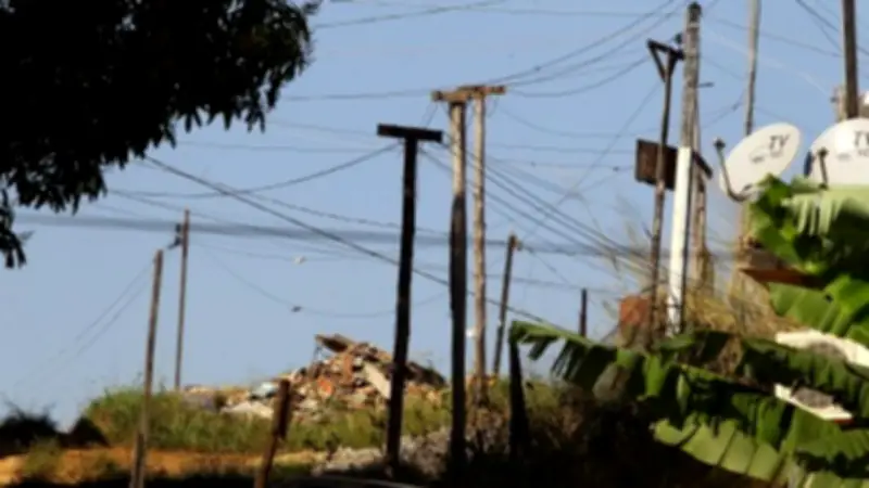Impasse dos posteiros pode encarecer conta de luz em R$ 2 bi por ano, diz Abradee