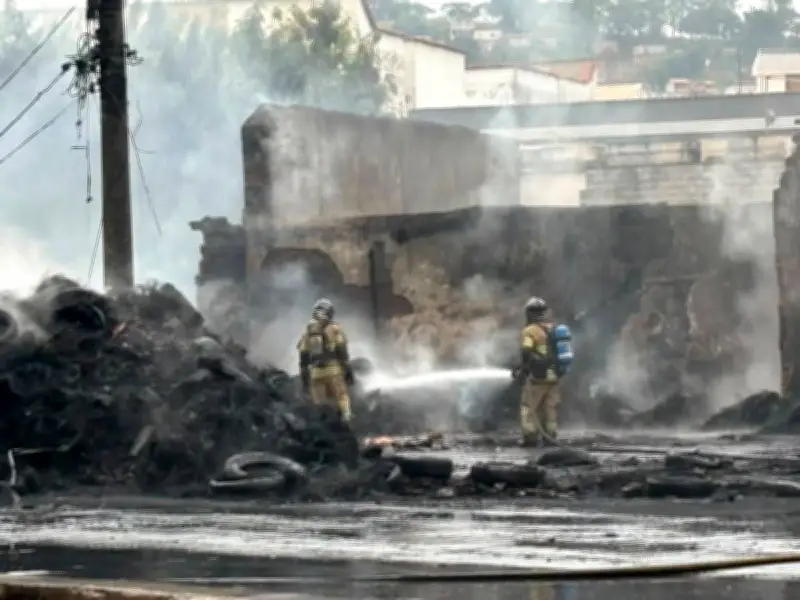 Incêndio altera trânsito na Beira-Rio em Volta Redonda