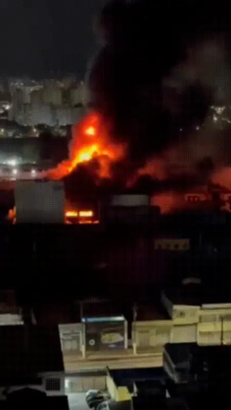 Incêndio atinge galpões de autopeças na Lapa, zona oeste de SP