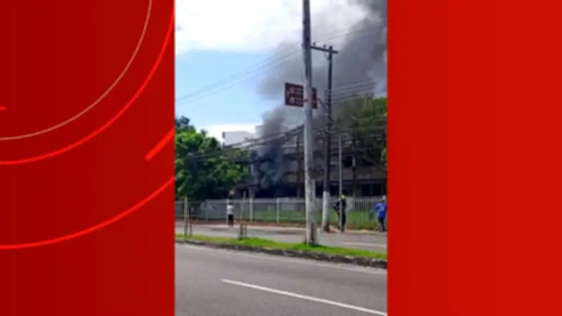 Incêndio atinge prédio dos Correios em Manaus; não há feridos