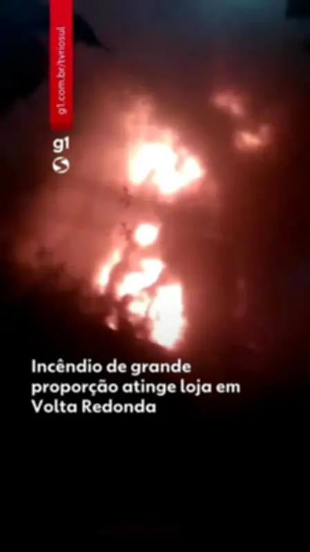 Incêndio de grandes proporções atinge loja em Volta Redonda