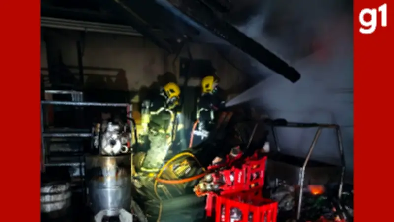 Incêndio em cozinha de restaurante ameaça hotel vizinho em MT