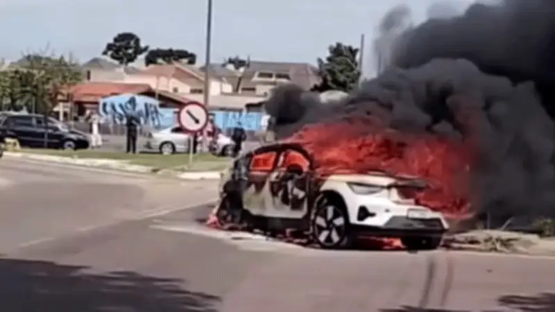 Incêndios em carros elétricos: menos frequentes, mas mais complexos