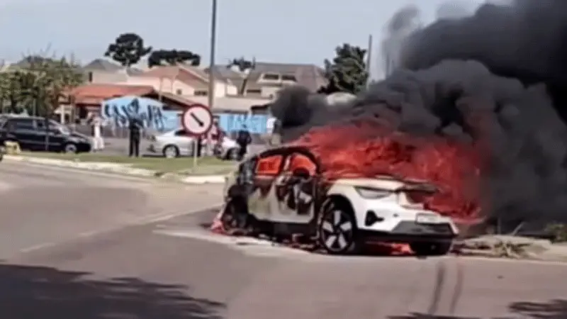 Incêndios em carros elétricos são mais raros, mas complexos